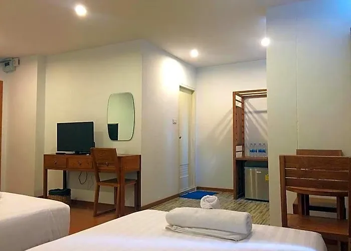 Double Dd House At Mrt Sutthisarn بانكوك