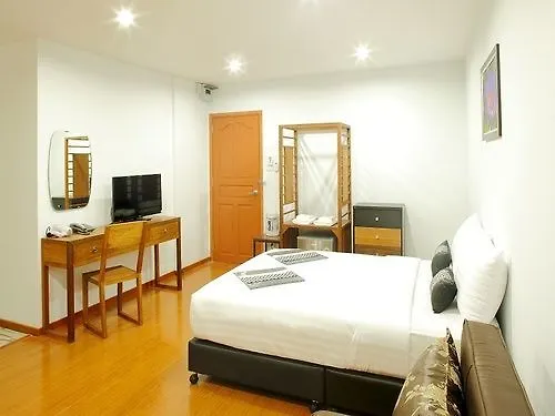 Double Dd House At Mrt Sutthisarn 旅馆 *