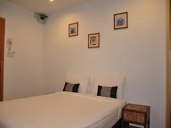 Double Dd House At Mrt Sutthisarn 旅馆 曼谷